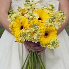 Букет невесты с герберой и маттиолой 