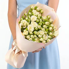 7 Белых Роз в упаковке