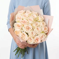 21 пионовидной розы