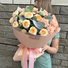 Гвоздика и кустовая Роза