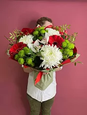 Букет из кустовых хризантем и гербер