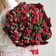 Букет из 51 Тюльпана пурпурного цвета