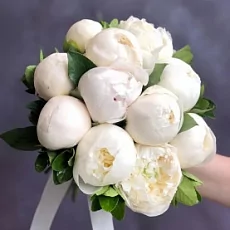 Букет невесты из 11 Белых Пионов 