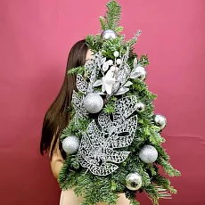 Декоративная елка с серебром