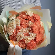 29 Кремово-Оранжевых Гвоздик в упаковке 