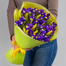 Букет из ирисов и пшеницы 