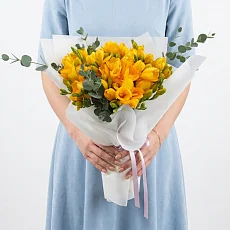 21 Оранжевая Фрезия в упаковке