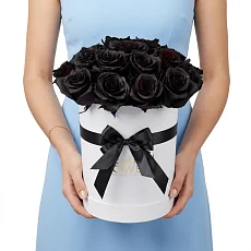 Черные розы в шляпной коробке