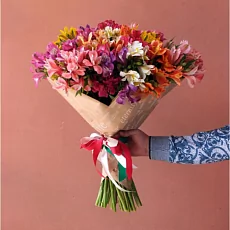 29 Ярких Альстромерий в крафте 