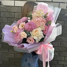 Гортензии и одноголовая хризантема