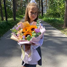 Букет с подсолнухами и герберой