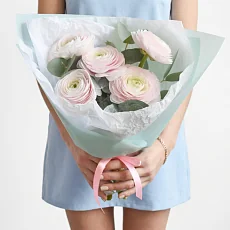 Ранункулюсы с эвкалиптом 5 шт