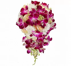 Свадебный букет с розами и орхидеями