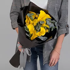 Жёлтый букет в чёрной упаковке 
