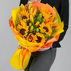 Подсолнухи и лилии 