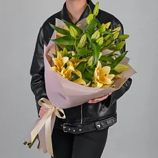 7 Кремовых Лилий в упаковке 