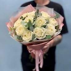 Белые Кенийские розы с зеленью