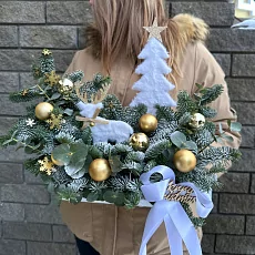 Новогодний ящик с елкой и оленем