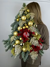 Елка с золотым декором 