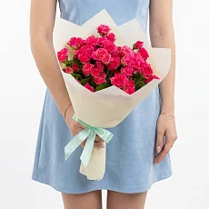 15 розовых роз