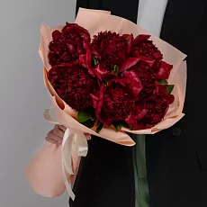 Авторский букет из 7 Красных Пионов