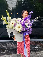 Композиция с герберами и гладиолусами