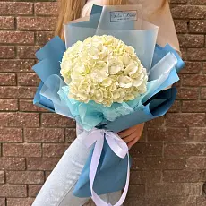 Букет живых цветов с гортензией