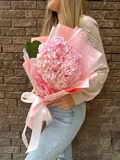 Букет живых цветов с розовой гортензией