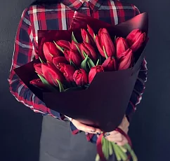 19 Красных Пионовидных Тюльпанов