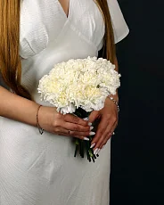 Свадебная композиция из 17 белых гвоздик