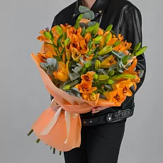 9 Лилий с эвкалиптом