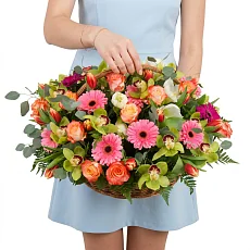 Корзина с цветами “Монпасье”