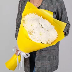 Хризантемы в желтой упаковке