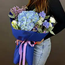 Букет с гортензией и сиренью 