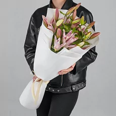 5 Розовых Лилий в упаковке 