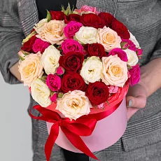 Розы пионовидные микс в шляпной коробке