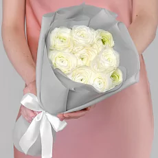 9 Белых Ранункулюсов в дизайнерской упаковке