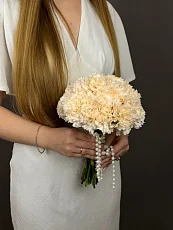 Бежевая гвоздика