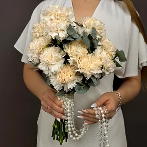 Из белых диантусов