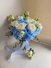 Букет невесты с розами и гортензией