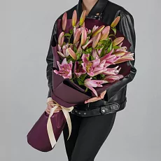 Букет из 9 Лилий в бордовой упаковке