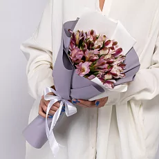 9 Сиреневых Альстромерий в упаковке 