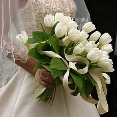 Букет невесты из 25 белых тюльпанов