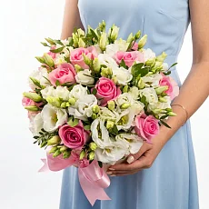 "Белые Эустомы и Розы" в коробке