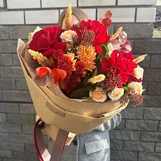 Букет кустовых хризантем с розами