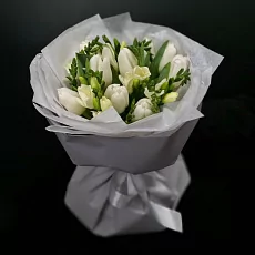 Тюльпаны и фрезии