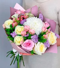 Букет "Нежный поцелуй" с розами и хризантемой