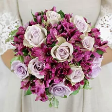 Букет невесты из роз и альстромерий