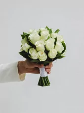 Свадебный букет из белых роз
