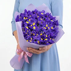 35 Синих Ирисов в упаковке